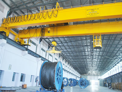 overhead-crane-in-steel-factory
