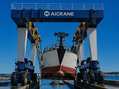 AICRANE 300T Mobile Boat Hoist in the fishng boat pier