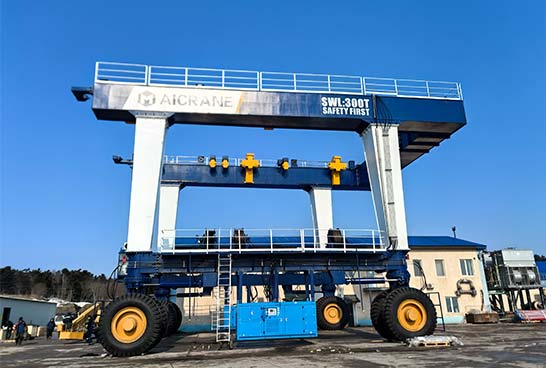 AICRANE Mobile Boat Hoist for Russian Fishing Boat Pier